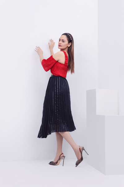 Blush me pleated crop top